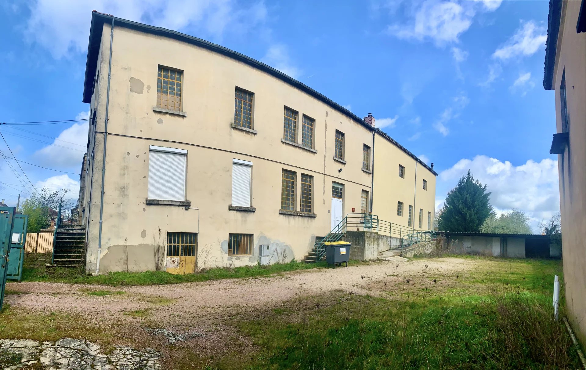 Local industriel – 528 m² –  Monceau les Mines