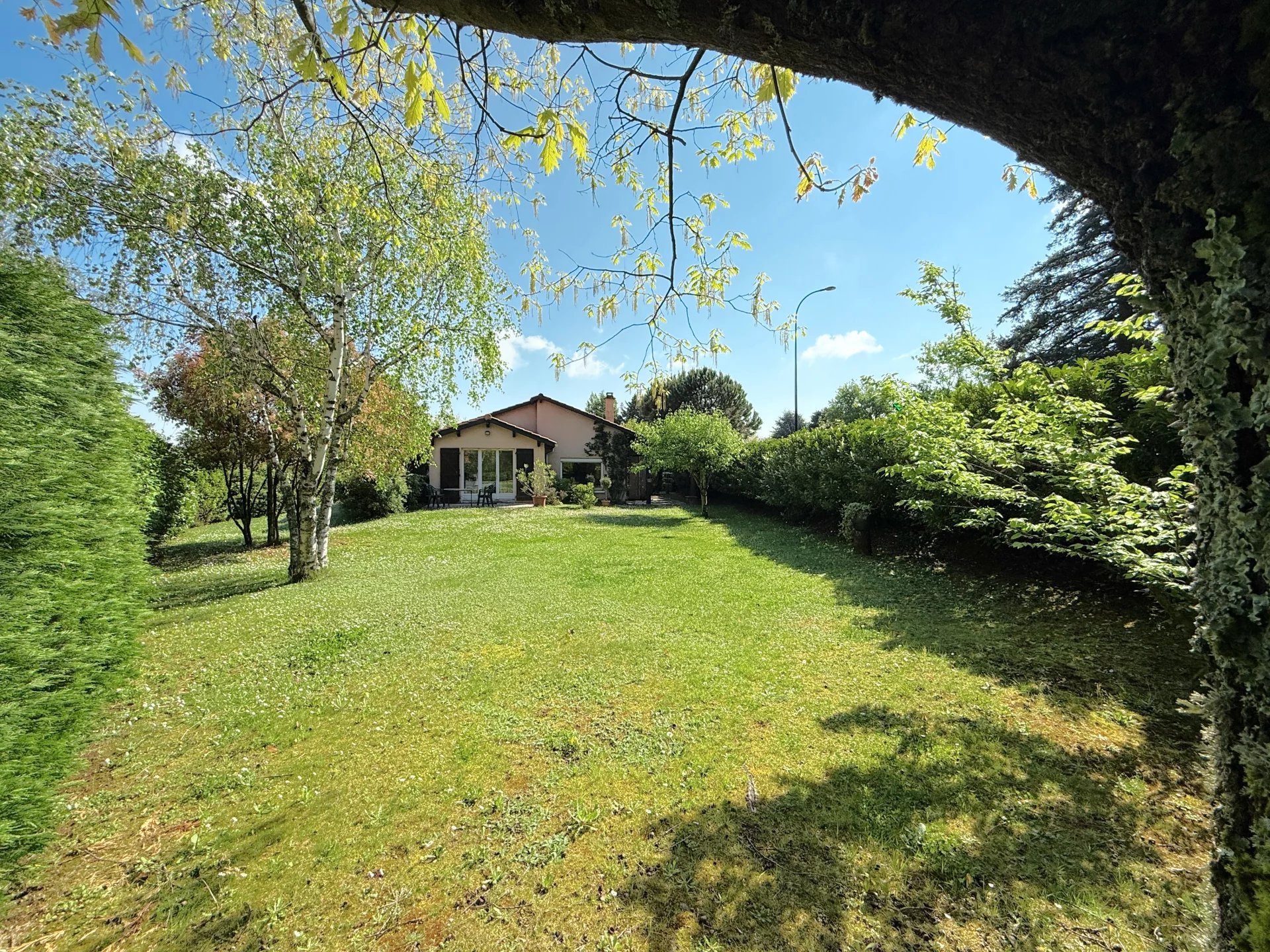 MAISON de 130 m² – 6 pièces – CHAPONOST