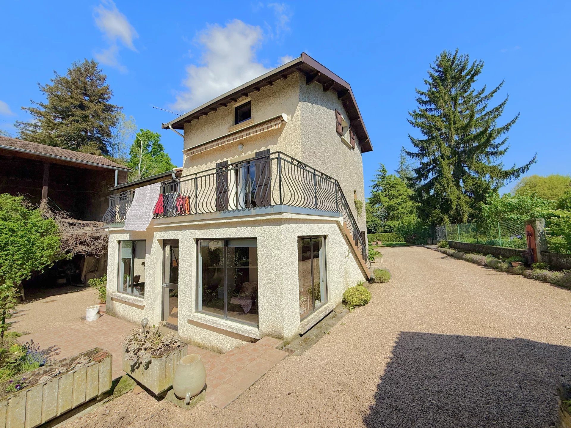 Maison de 118 m² – 4 pièces – SAINT GENIS LAVAL