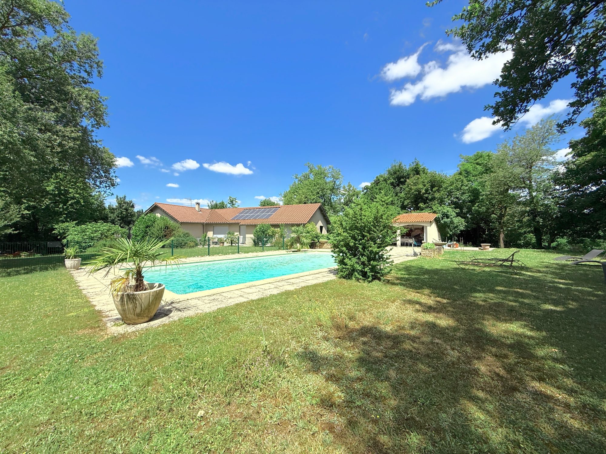 Villa de 200 m² – 8 pièces – CHAPONOST