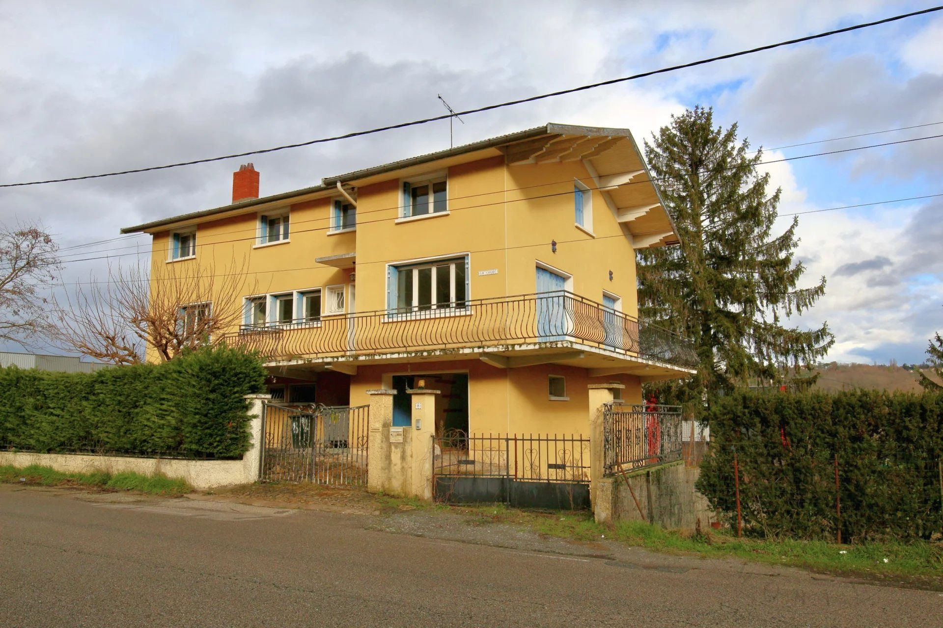 MAISON de 300 m² – 6 chambres – Chaponost