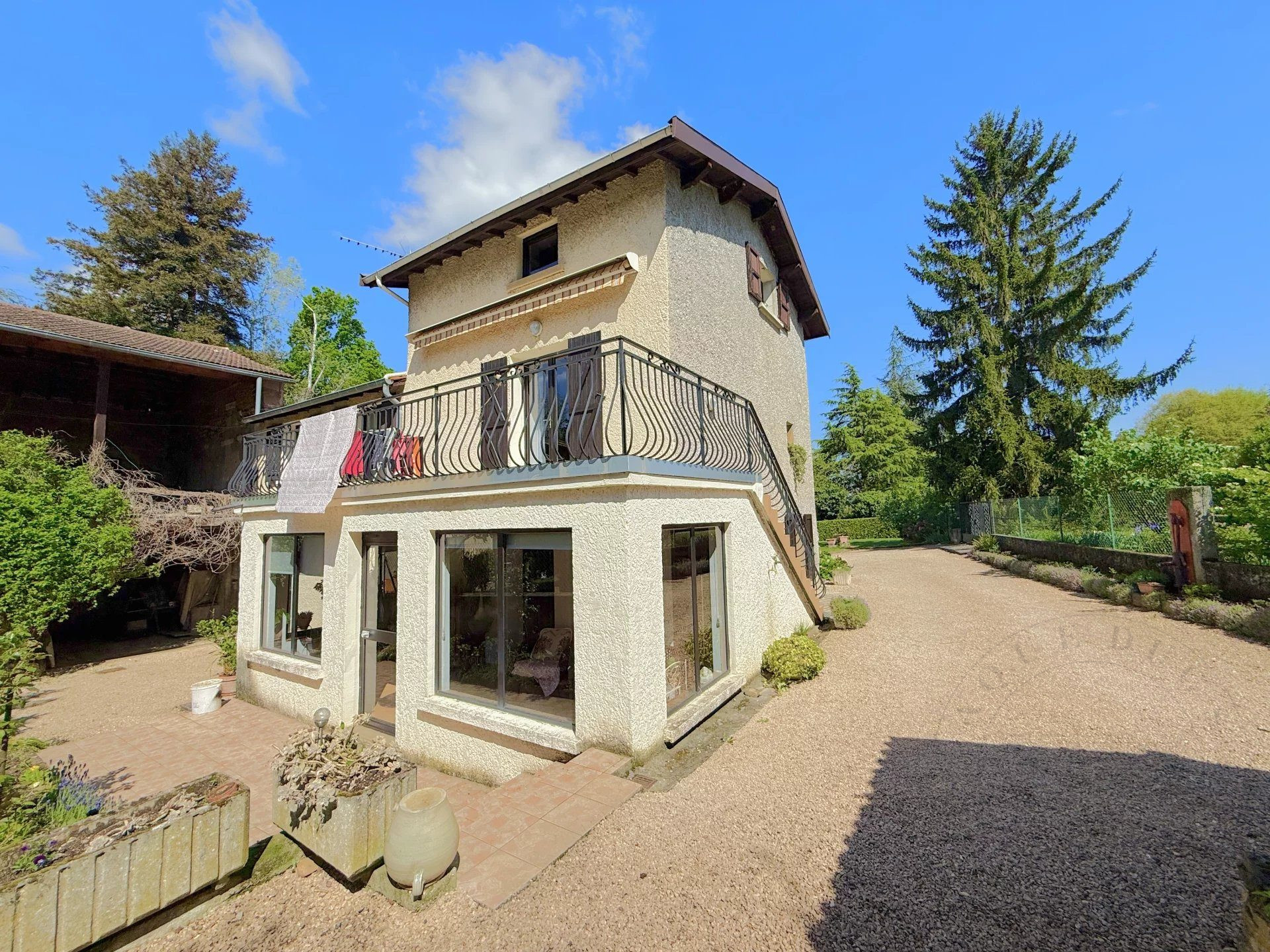 Maison de 118 m² – 4 pièces – SAINT GENIS LAVAL