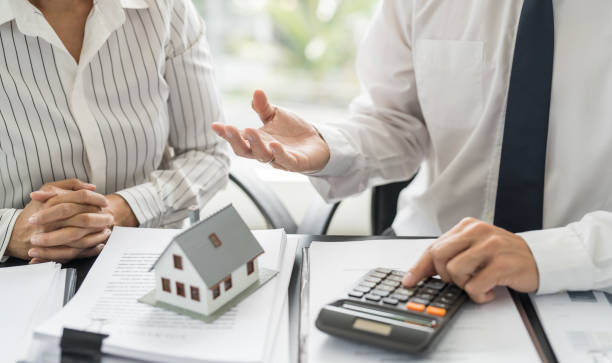Quels sont les avantages à passer par une agence immobilière à Lyon plutôt que de vendre entre particuliers ?