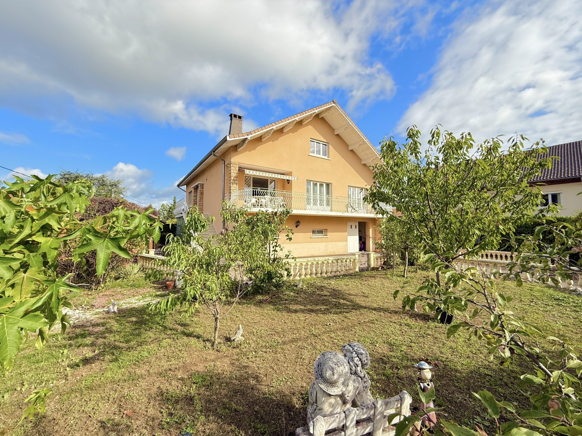 Maison Familiale – 8 Pièces – 5 Chambres – CHAPONOST