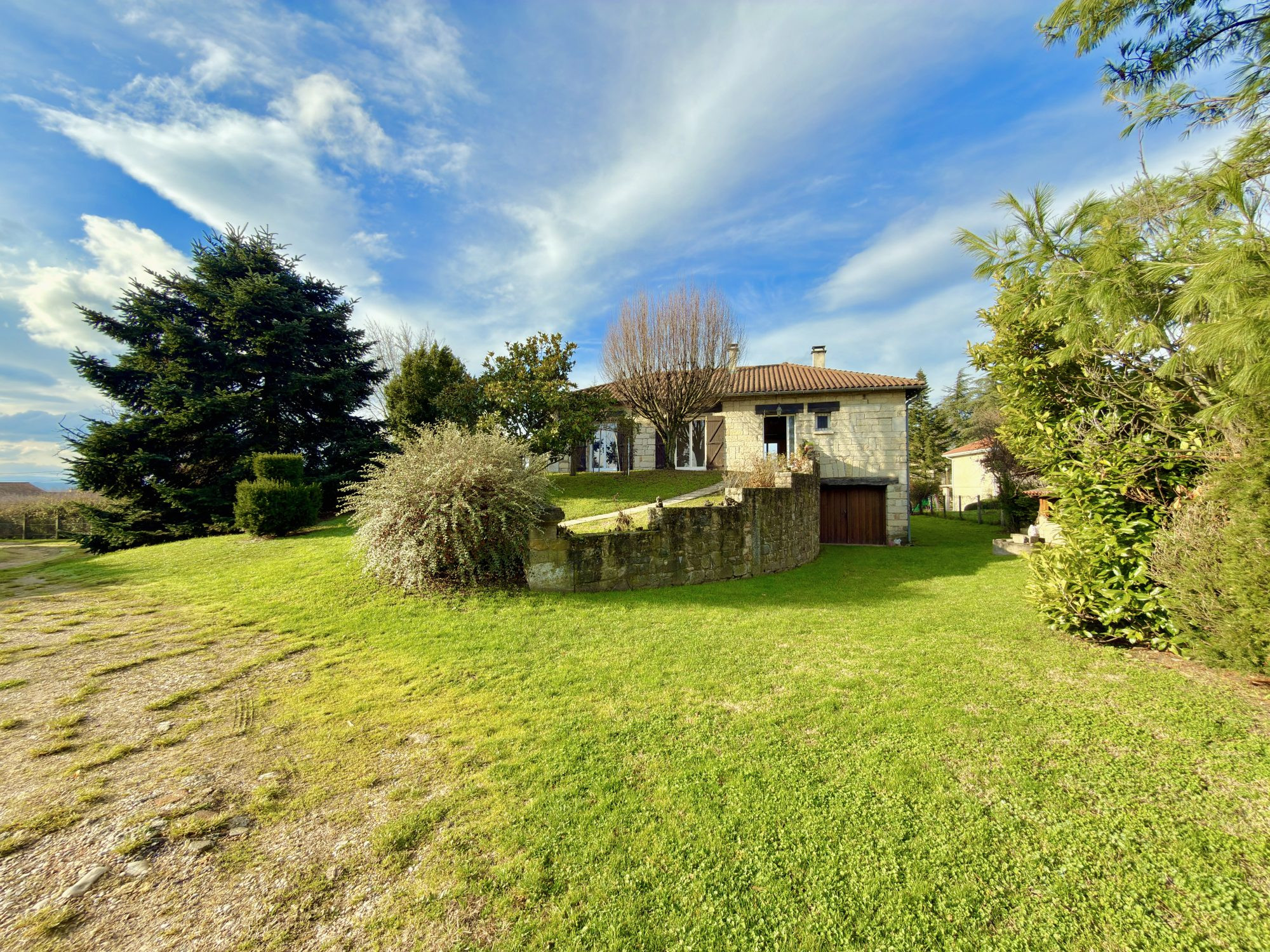 Maison Familiale – 5 Pièces – 3 Chambres – CHAPONOST