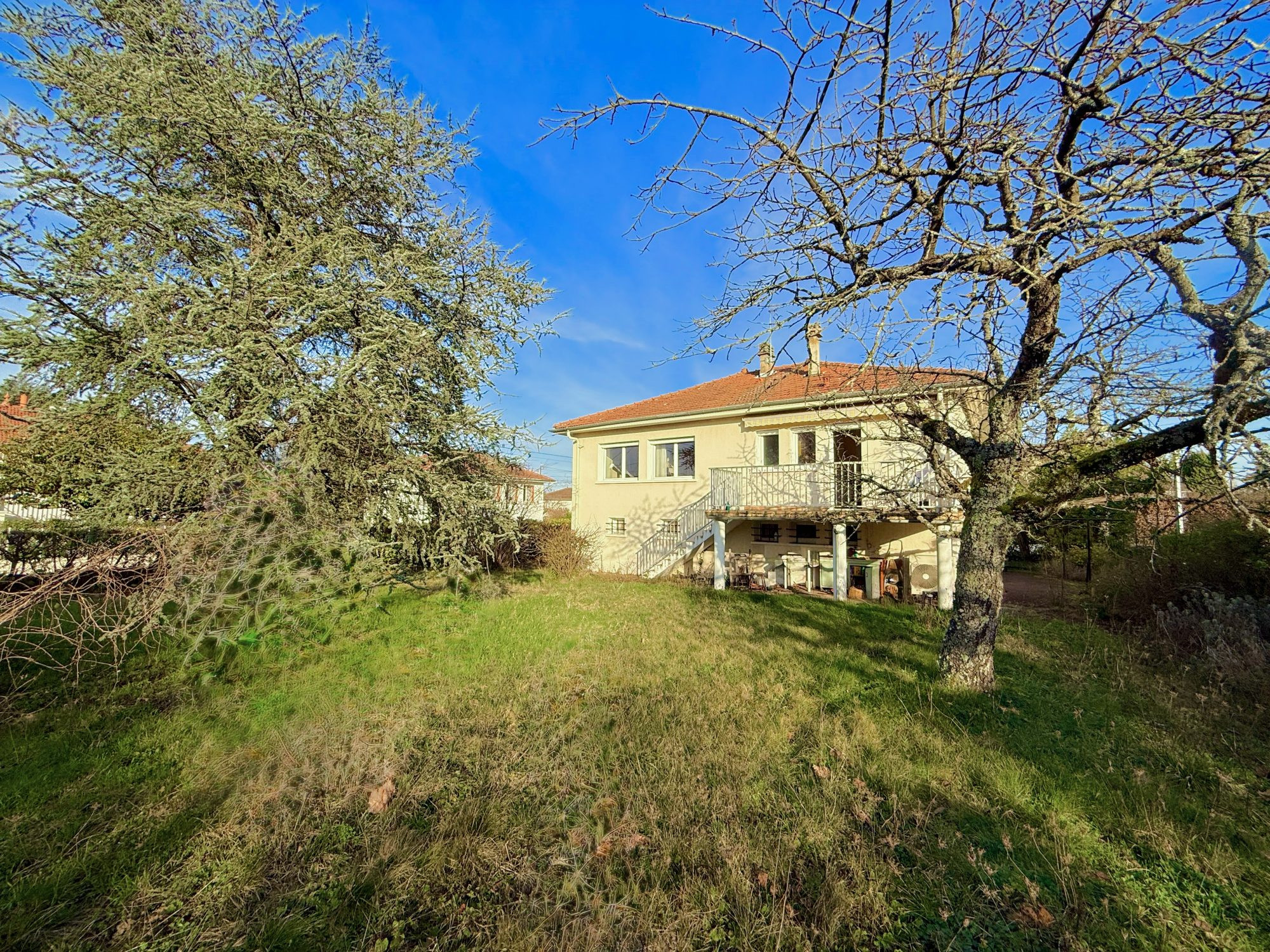 Maison Familiale de 120 m² – 6 Pièces – 4 Chambres – CHAPONOST