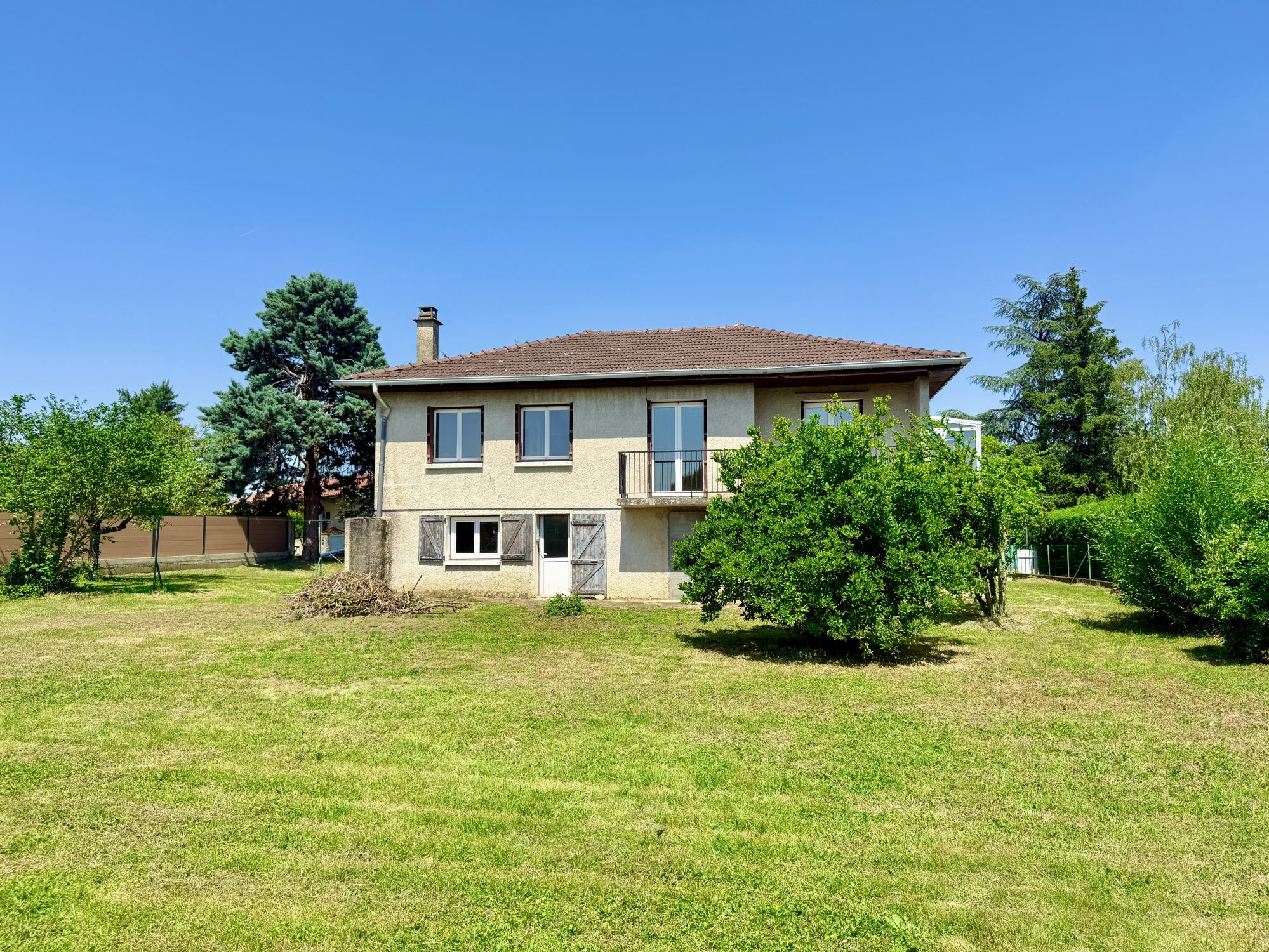 Maison à fort potentiel – 6 Pièces – 4 Chambres – CHAPONOST